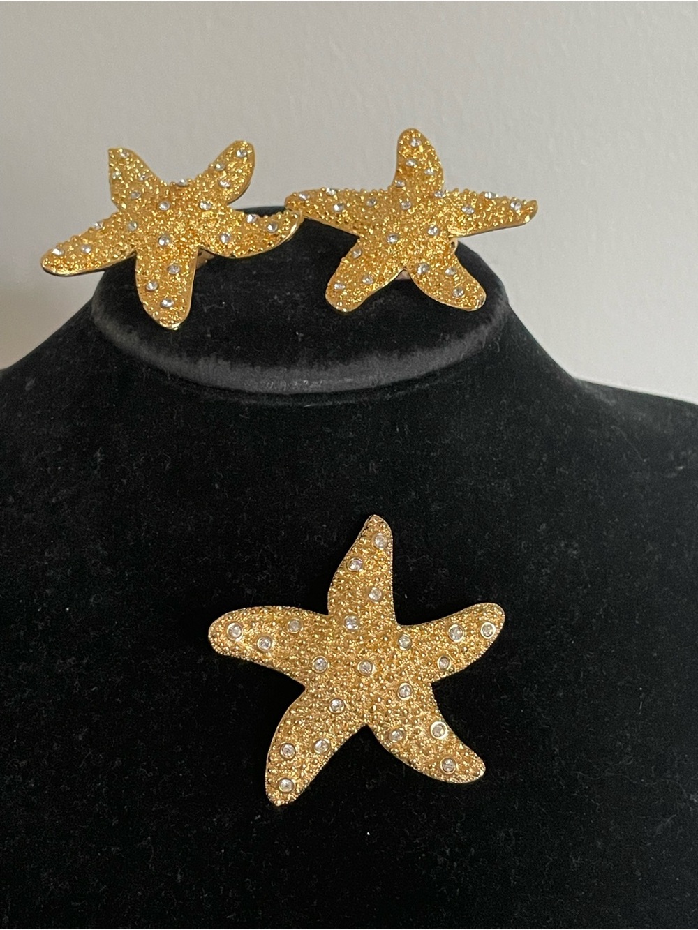 Vtg Signed Swarovski Starfish Brooch & Earrings Set Gold Tone Crystal Rhinestone
